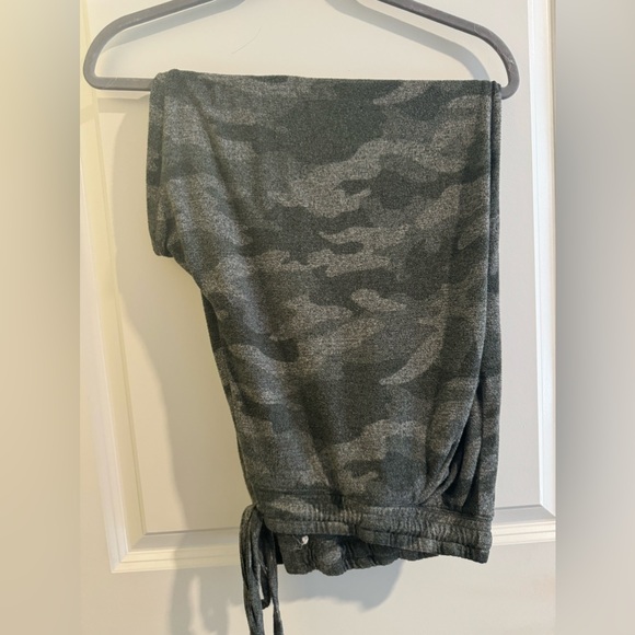 Camo Super Soft Cozy Jogger Pant - Picture 5 of 9